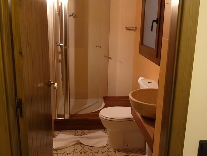 Bathroom 3, Masia Tinet, Tarragona