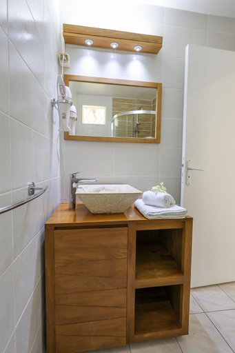 Bathroom 4, Cote plage Le Balaou Saint Francois, Saint-François
