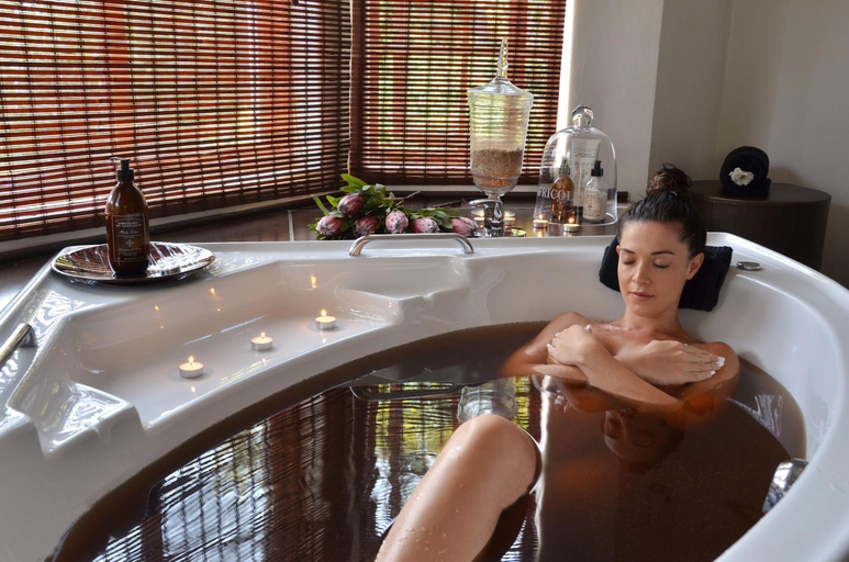 Bathroom 5, Highgrove House Country Hotel, Restaurant, Farm & Spa, Ehlanzeni