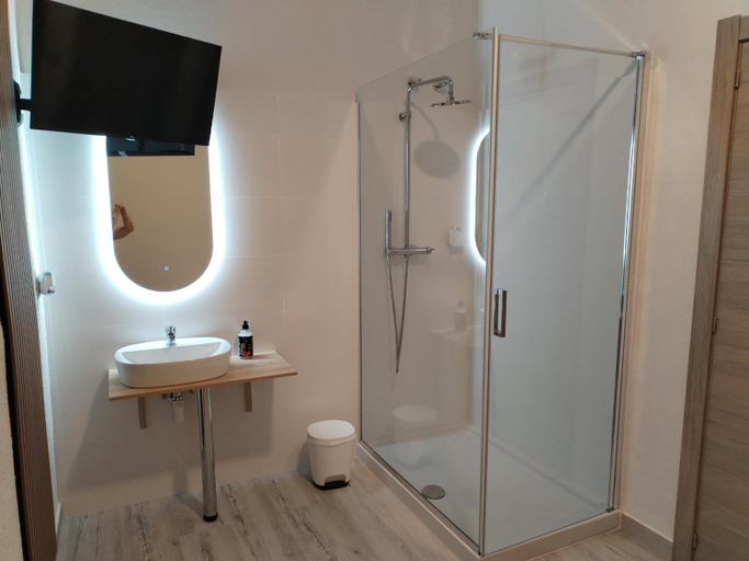 Bathroom, Pension A&E, Valencia