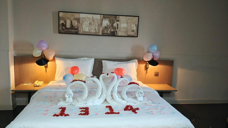 Bedroom 2, Jinjiang Inn Select Wuwei Railway Station Wanda Plaza, Wuwei