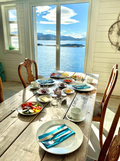 Food & Drinks 4, Sveggvika Guesthouse, Averøy