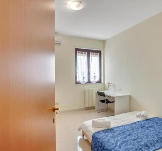 Bedroom 4, L’orchidea rooms, cucina e bagno in comune, Bari
