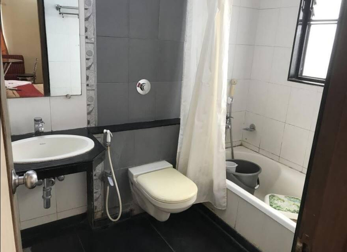 Bathroom 3, Hotel Rakshit International, Belgaum