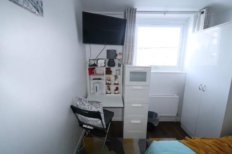Others 4, The Warren Signature Stay, London