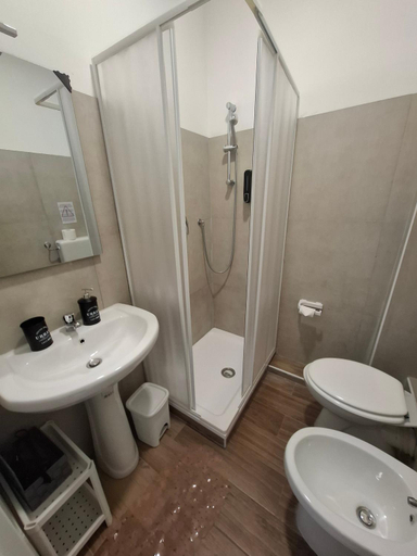 Bathroom 3, Roma Trastevere Holiday, Rome