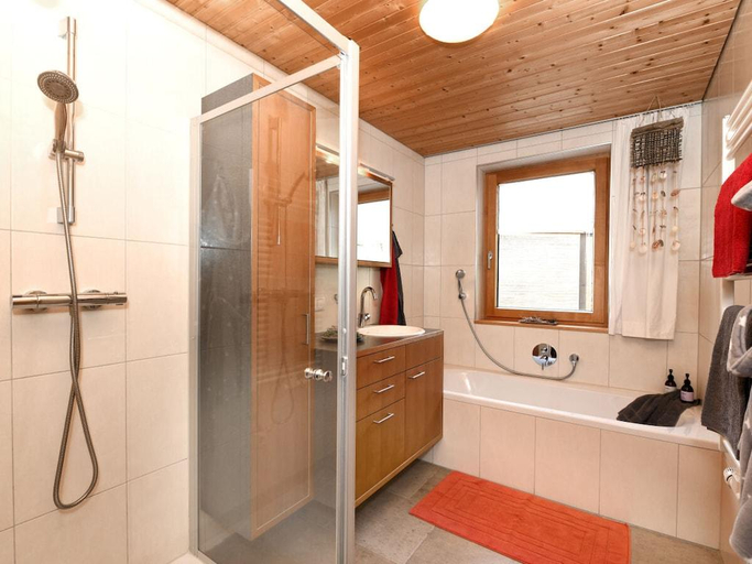 Bathroom, hAUsblick Comfortable holiday residence, Bregenz