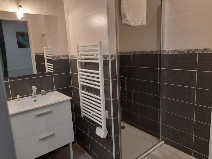 Bathroom 3, LE CLOS DE L'O, Gironde