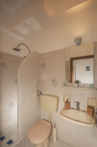 Bathroom 3, Santa Elena, South Aegean