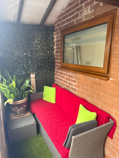 Others 5, 16 BENTLEY ROAD - Uttoxeter, ENTIRE HOLIDAY HOME, COSY ACCOMMODATION, Staffordshire