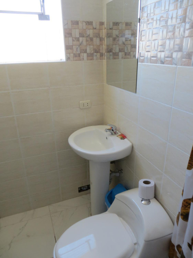 Bathroom 3, La Casa De Yoni, Puno