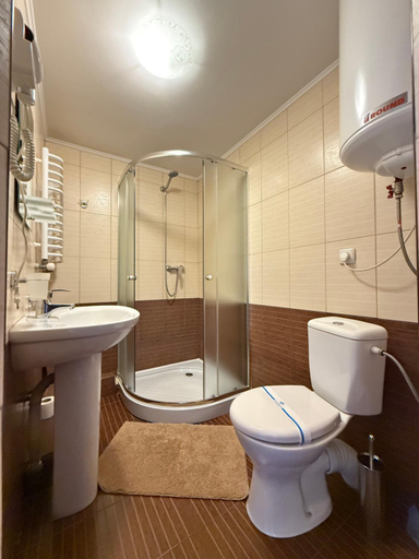 Bathroom 5, Панорама гір, Iaremchans'ka