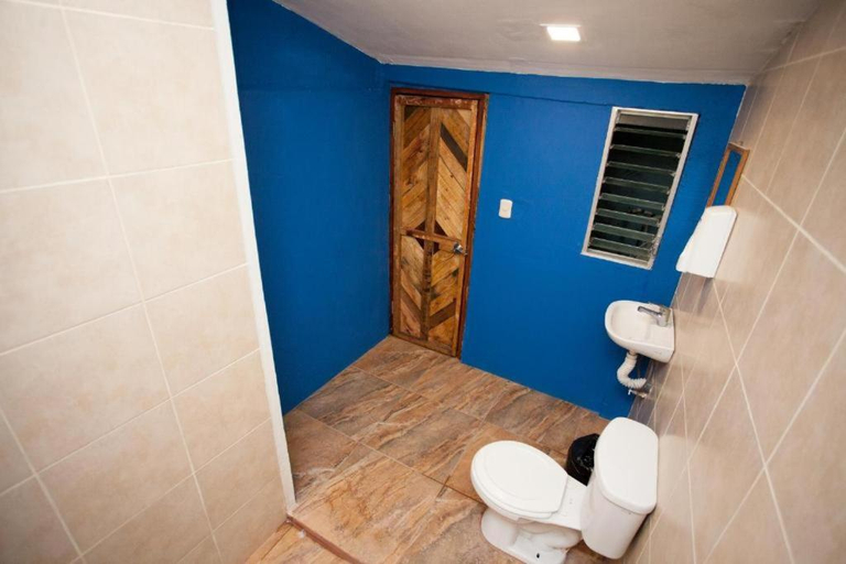 Bathroom, Casa Caballito, León