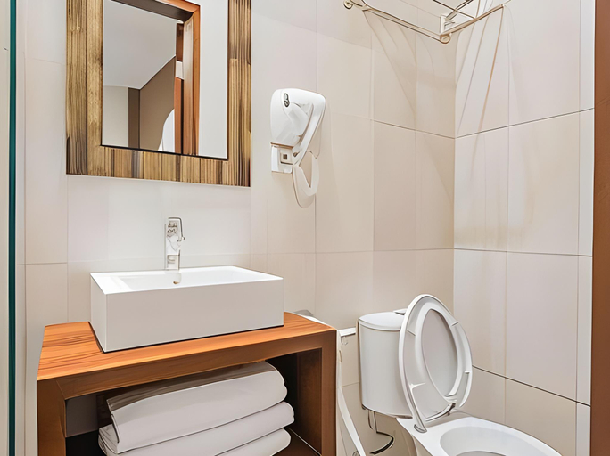 Bathroom 3, Caroline Guest House, Badung