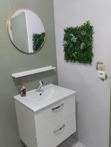 Bathroom 5, Le Manoir de la Pichardiere, Ille-et-Vilaine