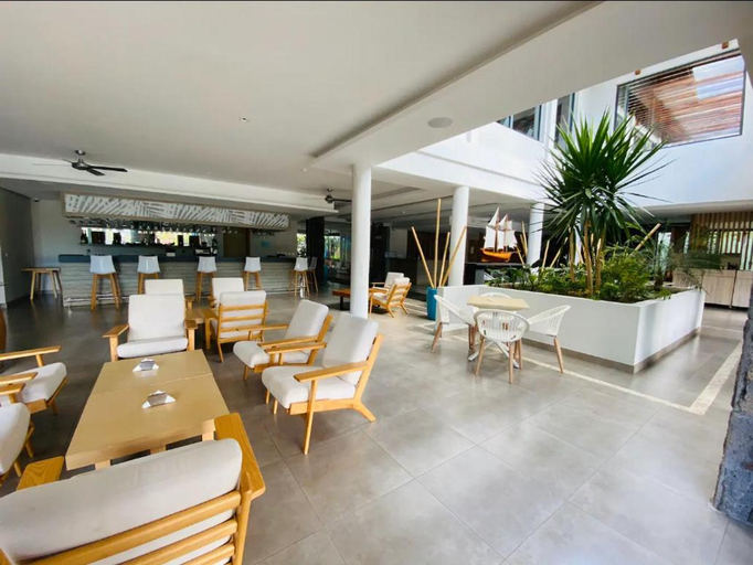 Food & Drinks 5, Choisy Les Bains Apartments with Lagoon Pool by LOV Mauritius