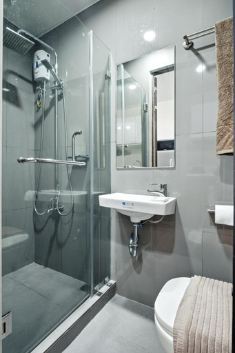 Shower, Room-makati Penthouse Studio With City V, Makati City