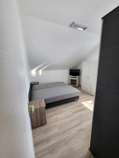 Bedroom 2, Csalogany Apartman, Mezőkövesdi