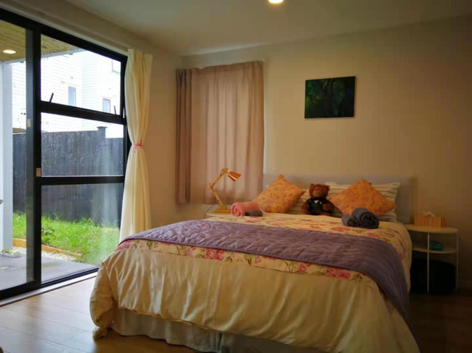 Others 4, Peter new home, Waitakere