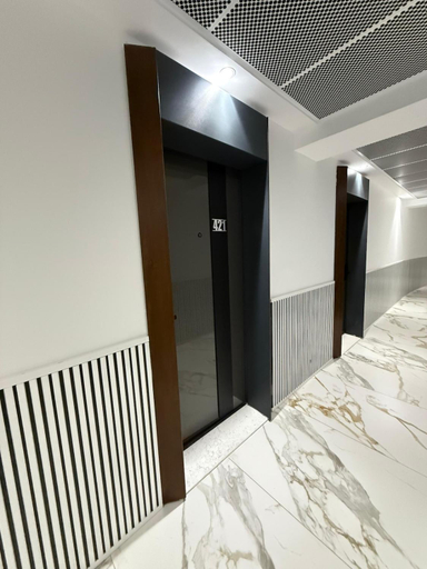 Public Area 3, White Titanic, Navodari