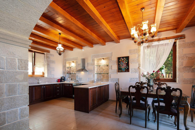 Food & Drinks 4, Vederi Estate, Crete