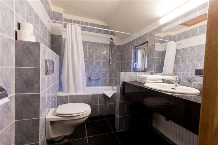 Bathroom 3, Aparthotel Le Manoir du Capitaine, Hainaut