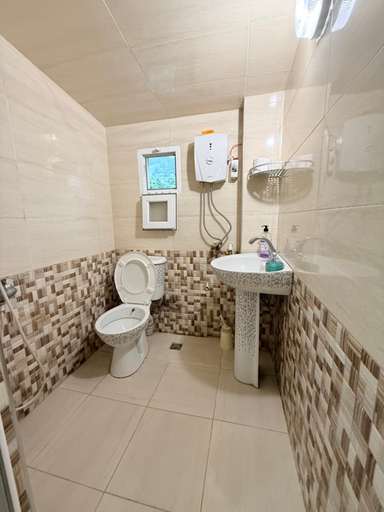 Bathroom 3, Konstantin House, Hopa