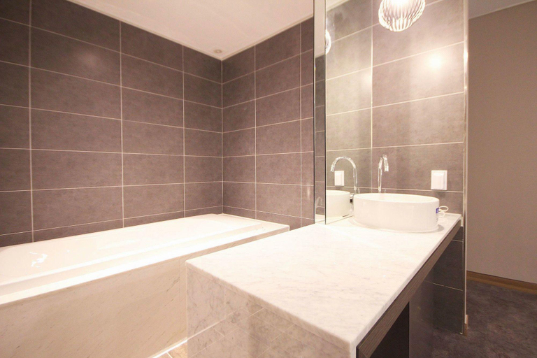 Bathroom 5, Paradise Hotel, Gunsan