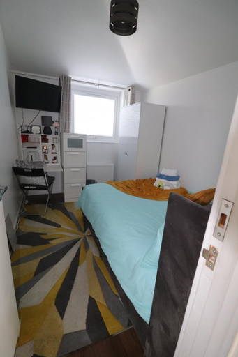 Bedroom 2, The Warren Signature Stay, London