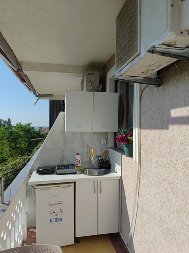 Others 5, Becic Apartments
