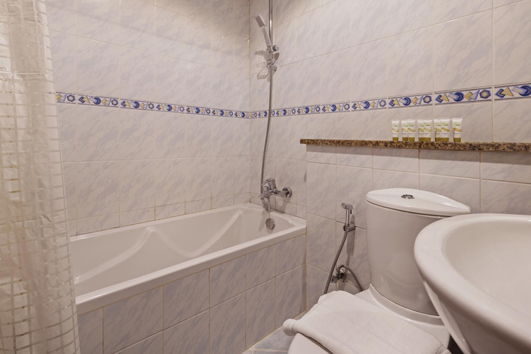 Bathroom 4, Cozy Studio Apartment in Lake View JLT Dubai, Dubai