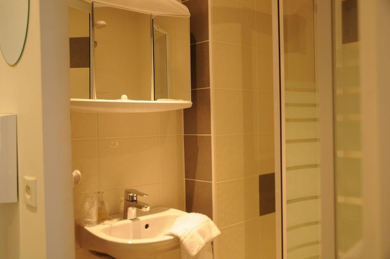 Bathroom, Les Rosiers, Charente-Maritime