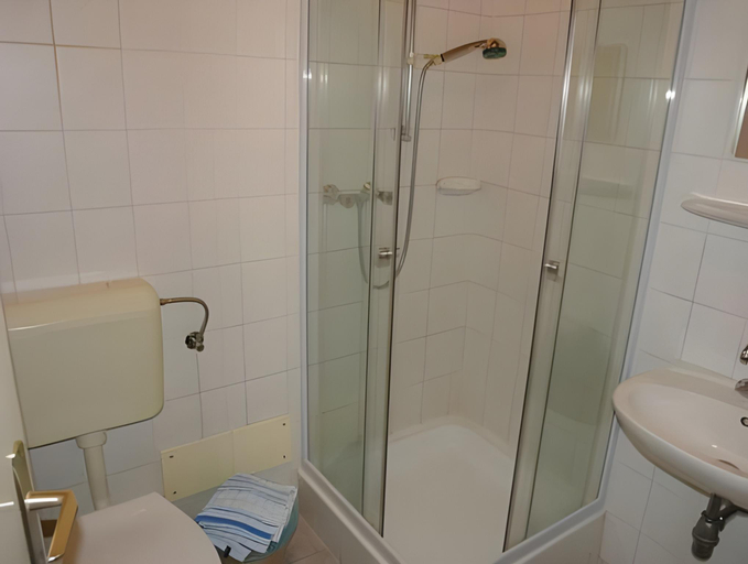 Bathroom 2, Koller Panzio, Bonyhád