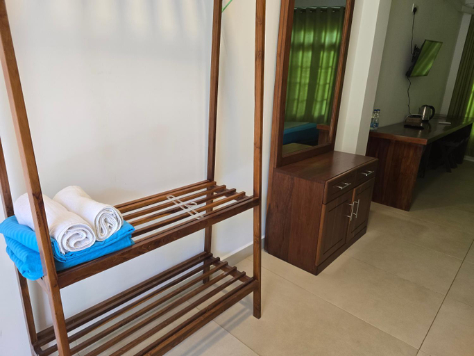 Others 4, Hotel Serugahawatta, Wellawaya