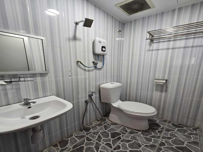 Bathroom 4, First In Hotel, Kuala Langat