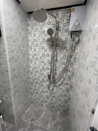 Bathroom 4, Twenty One Place, Huai Kwang