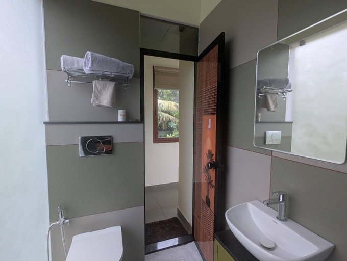 Bathroom 2, Neelambari Ecotoursm, Thrissur