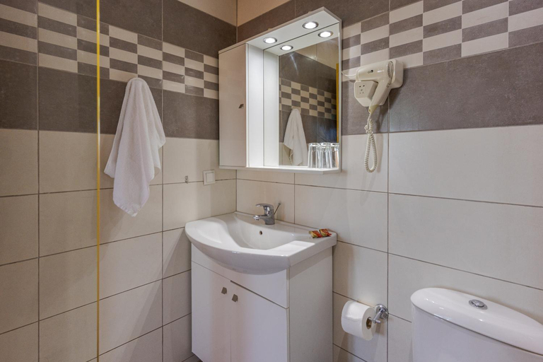 Bathroom 3, Palm Bay Hotel Sissi, Crete