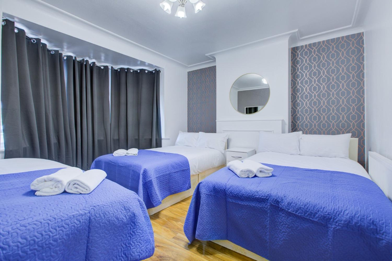 Bedroom 3, Tower Hotel, London