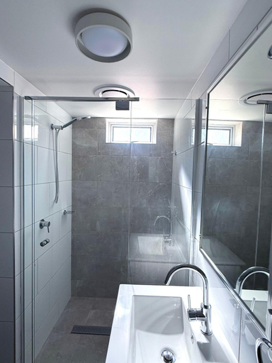 Bathroom 2, Childers Oasis Motel, Isis