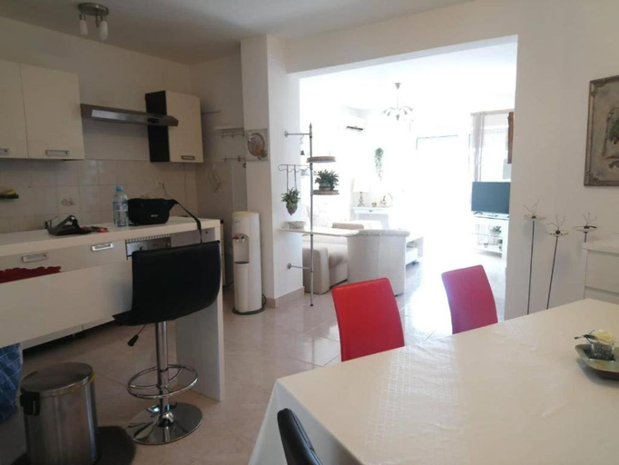Others 5, Eco-friendly apartment with filtered water, Ližnjan