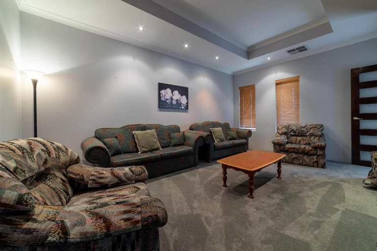Others 5, Home Close to Swan Valley in Brabham, Swan