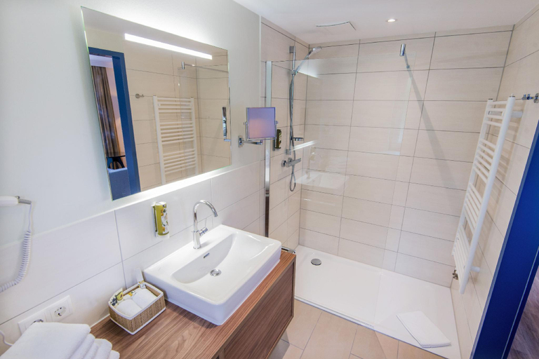Bathroom 3, Boutique-Hotel Zur alten Post - Stammhaus, Dithmarschen
