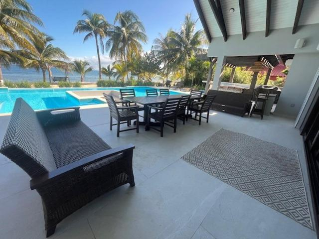 Sport & Beauty 2, Casa de Wilson - 5 Bedroom Beachfront Villa With Amazing Pool