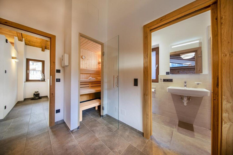 Bathroom 4, Luxury Chalet with Views and Sauna, Zell am See