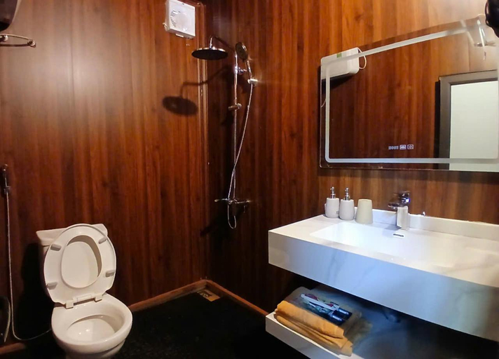 Bathroom 2, Ta Xua Casablanca Homestay, Bắc Yên