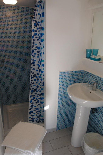 Bathroom 3, Camping Villaggio Nettuno, Napoli