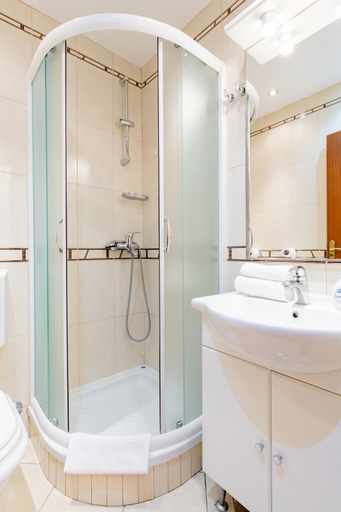 Bathroom 5, Mala Mara, Kaštela