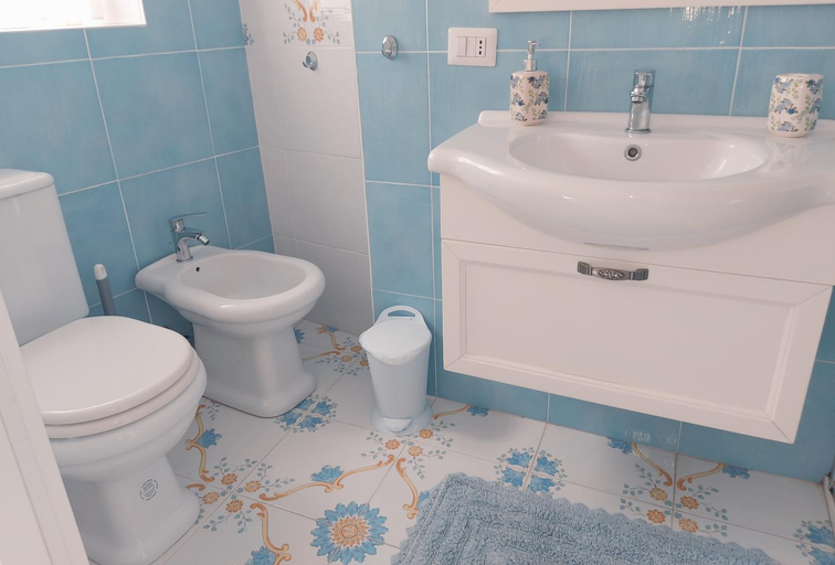 Bathroom 3, affittacamere lu mari lu suli lu ventu, Caltanissetta