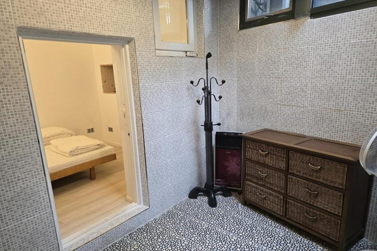 Bathroom 3, Namsan Story Nine, Jung